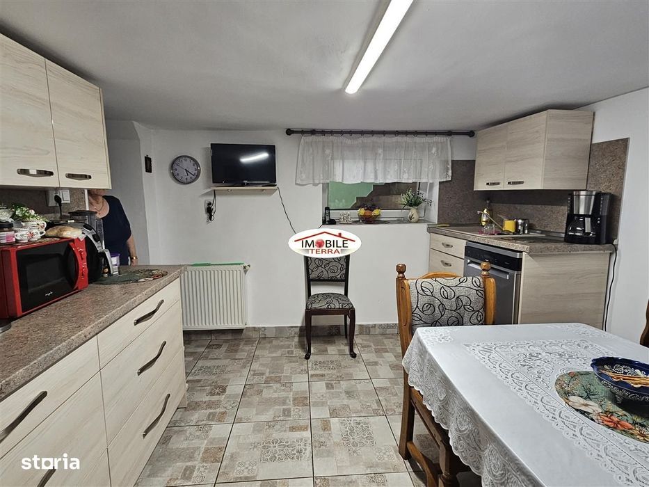 Casa spatioasa cu 2 apartamente zona Lupeni - Sibiu