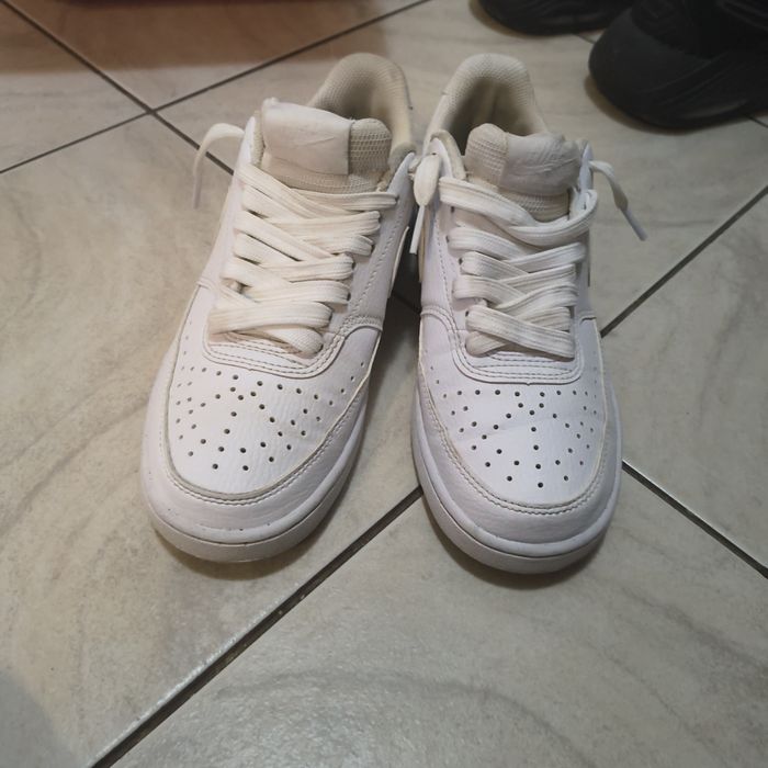 Adidași Nike foarte puțin purtati