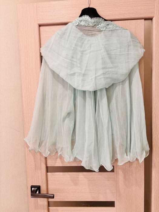 Красивое мятное платье