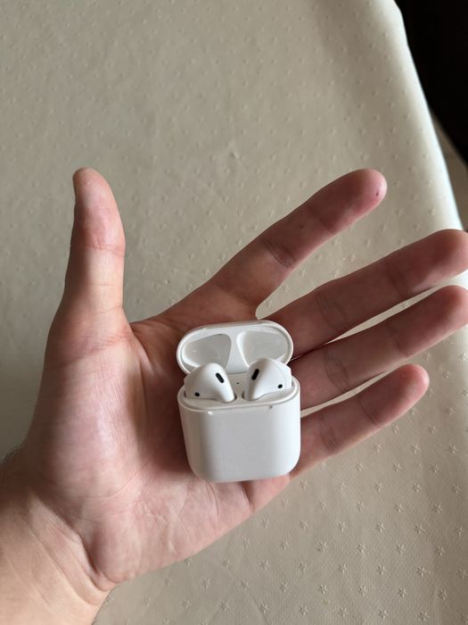 Apple AirPods 2nd Generation