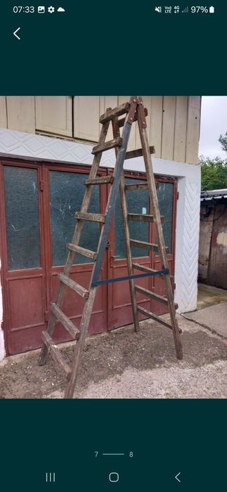 Scara mare in 2 parti lemn.