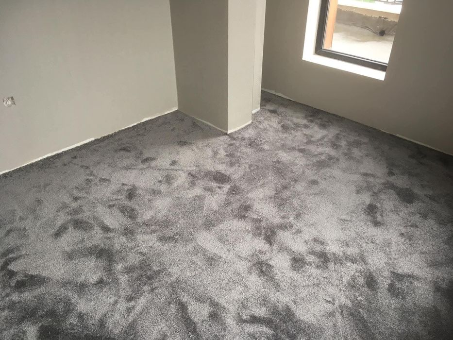 Поставяне на мокет и балатум и изкуствена трева