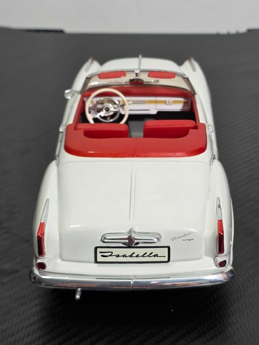 Macheta Auto 1/18 Revell Borgward Isabella Roadster