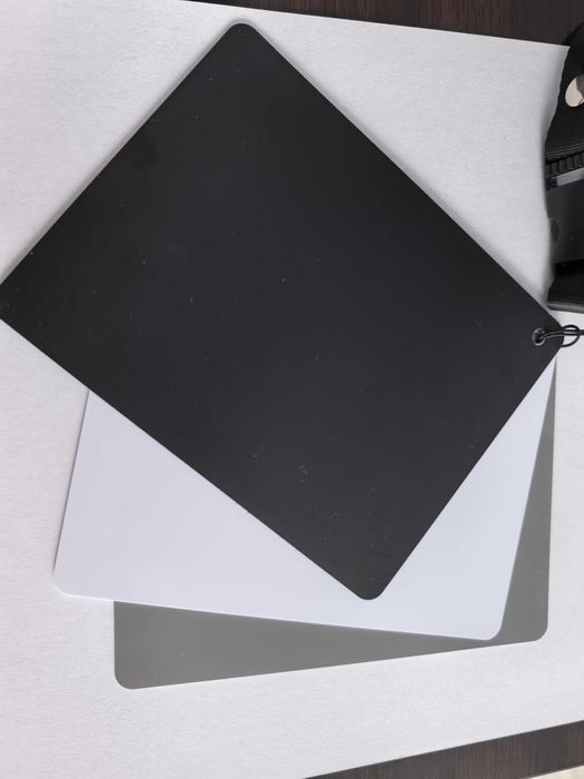 Grey /White card Caruba