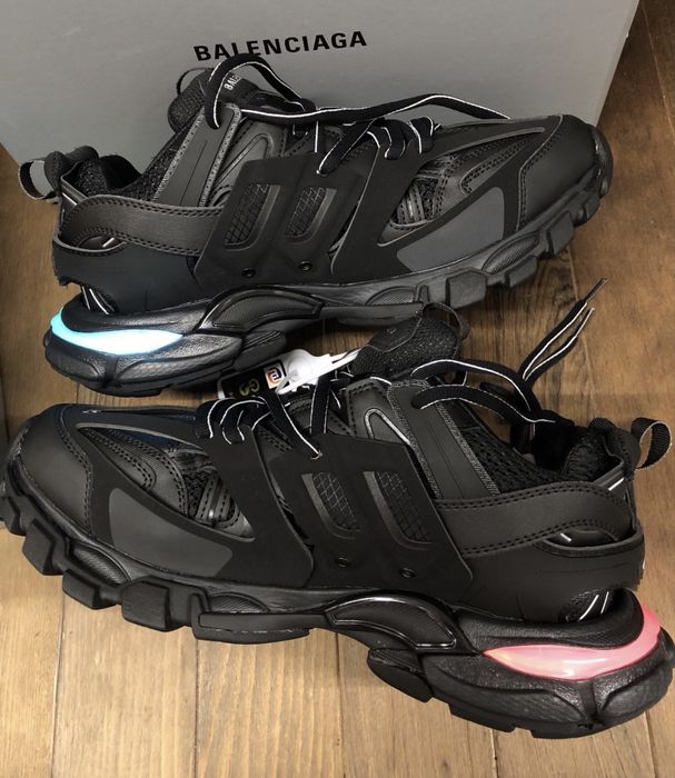 Balenciaga trak
