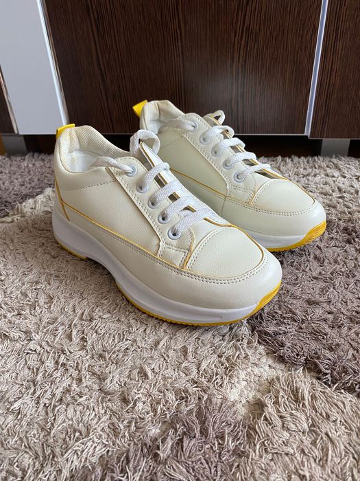 Adidasi albi femei marimea 38