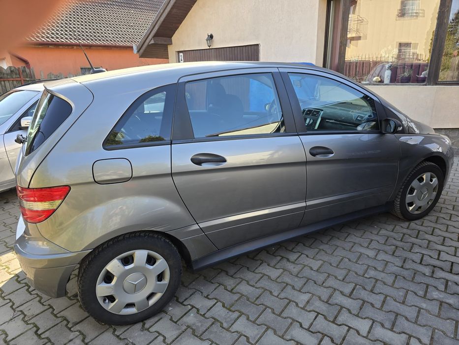 Mercedes Benz B180