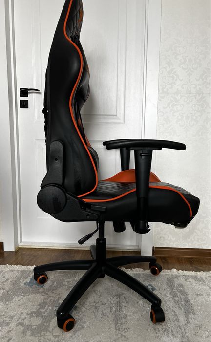 Продам игровое кресло Cougar