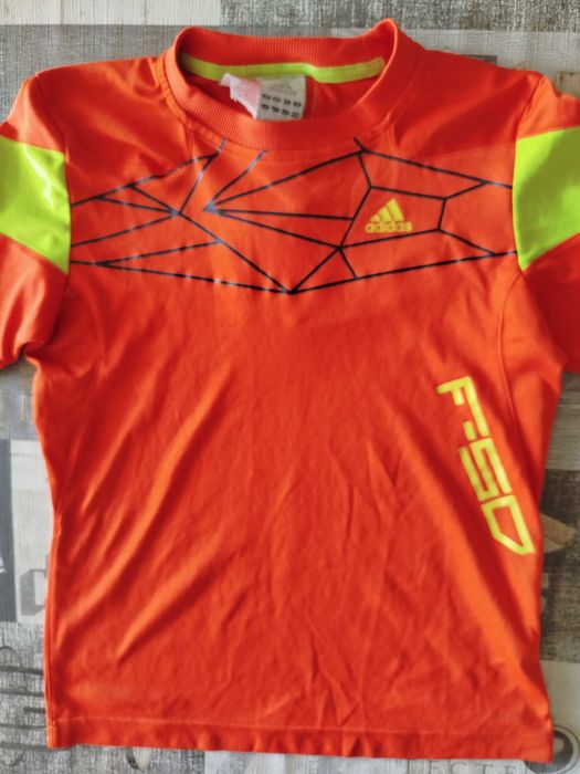 Къси гащи и тенисни adidas