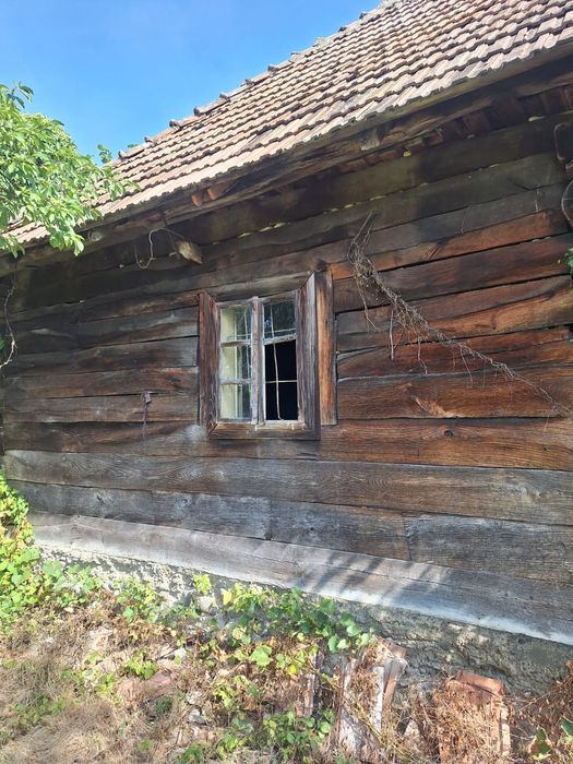 Casa de lemn vechi pentru relocare