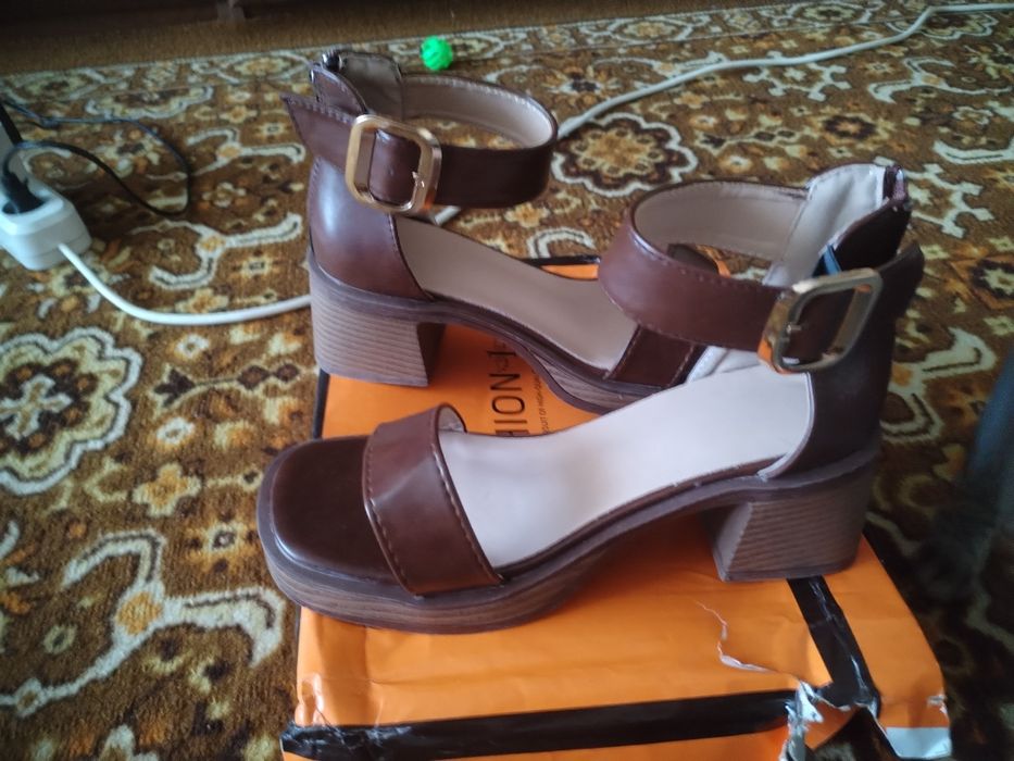 Продам летние босоножки