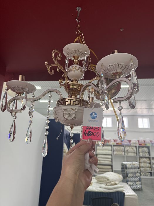 Люстры новые хорошего качество