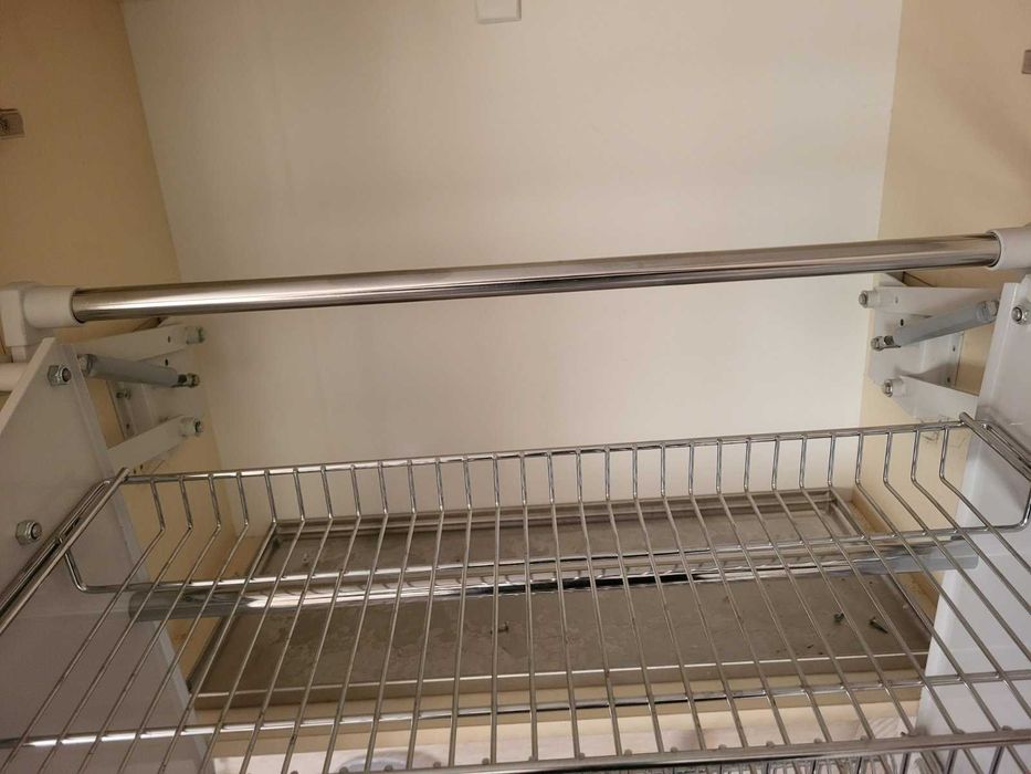 Отцедник за чинии и чаши с механизъм