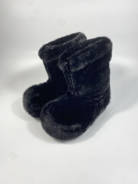 Balenciaga alaska fur boots skiwear