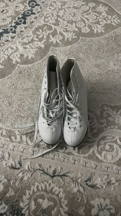 Коньки фигурные,  38 размер