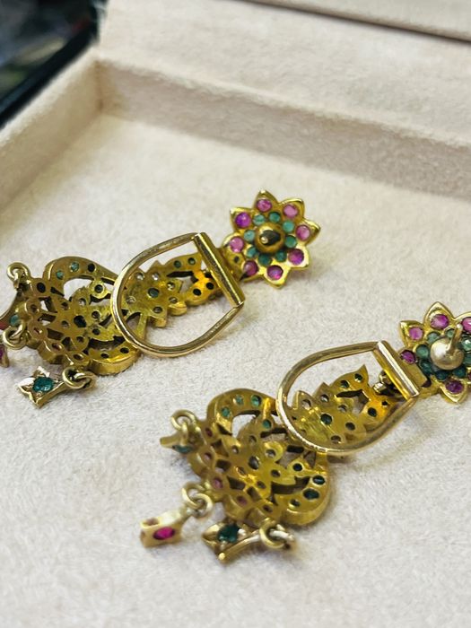 Обеци жълто злато, рубини, брилянти и изумруди