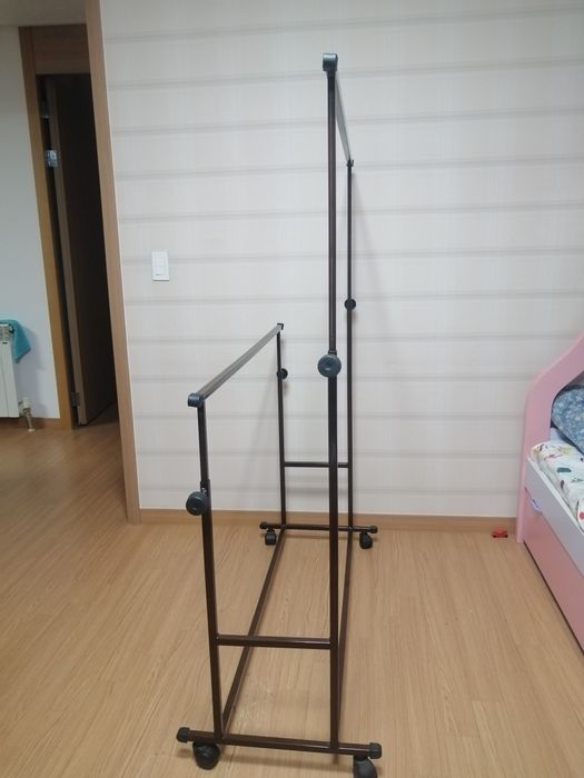 Продам вешалку в отличном состоянии