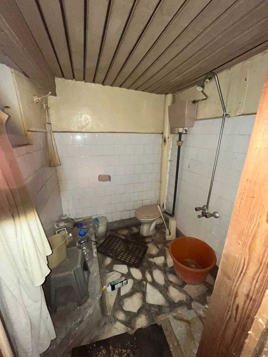 Къща с просторен двор за продажба в с. Средногорово