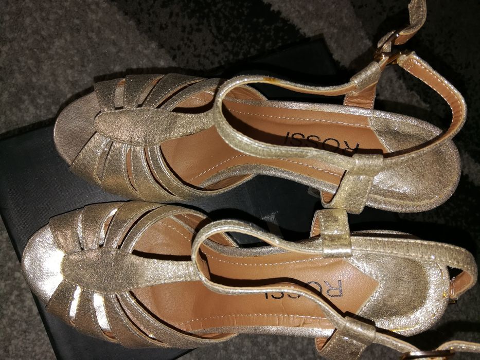 Продам босоножки , одевала всего один раз