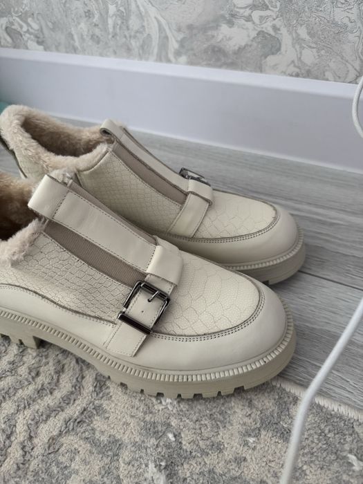 Продам новые кожанные осенние ботинки