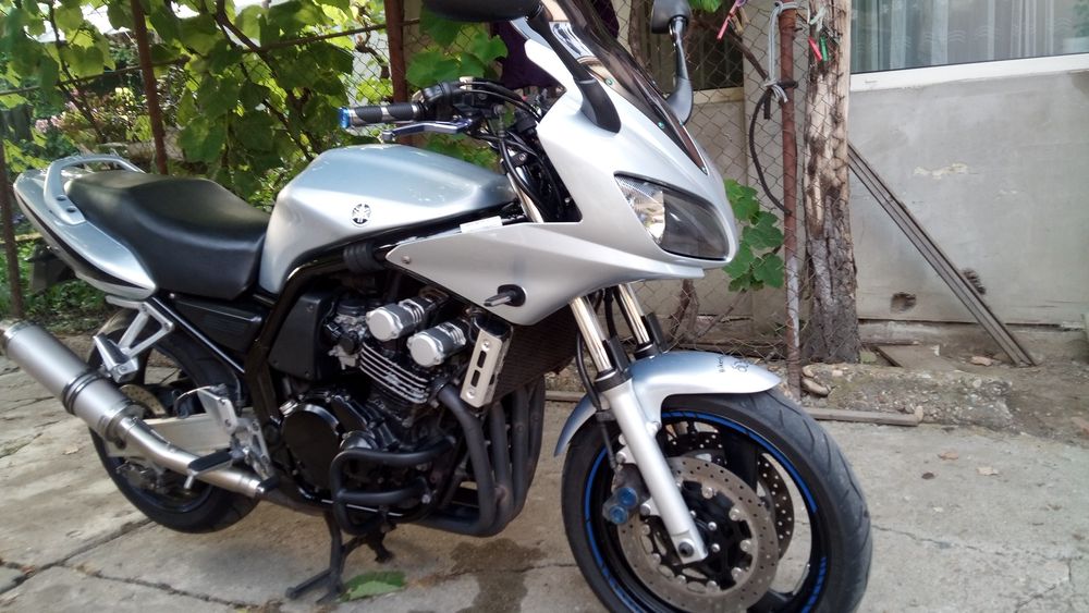 Yamaha fzs 600 md. 2003