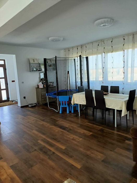 Casa de vanzare cu etaj