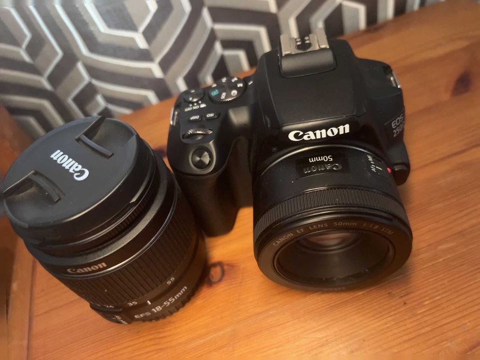 Canon EOS 250D aproape nou + 18-55mm + 50mm f/1.8 STM – pachet complet