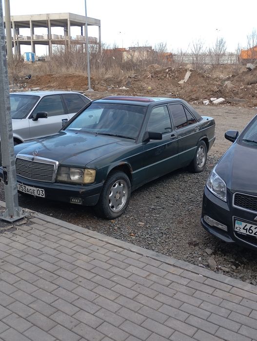 Продам мерс 190. На ходу...