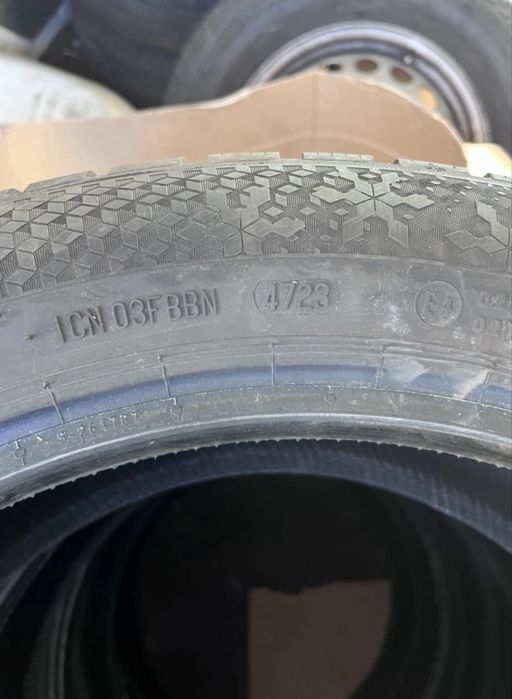 Продавам 2бр гуми 205/55R17 Continental Contiwinter