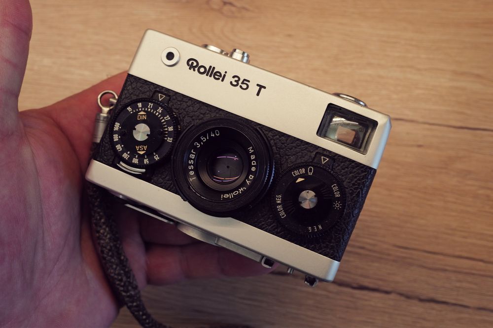 Aparat foto Rollei 35 T pe film obiectiv Zeiss Tessar point and shot