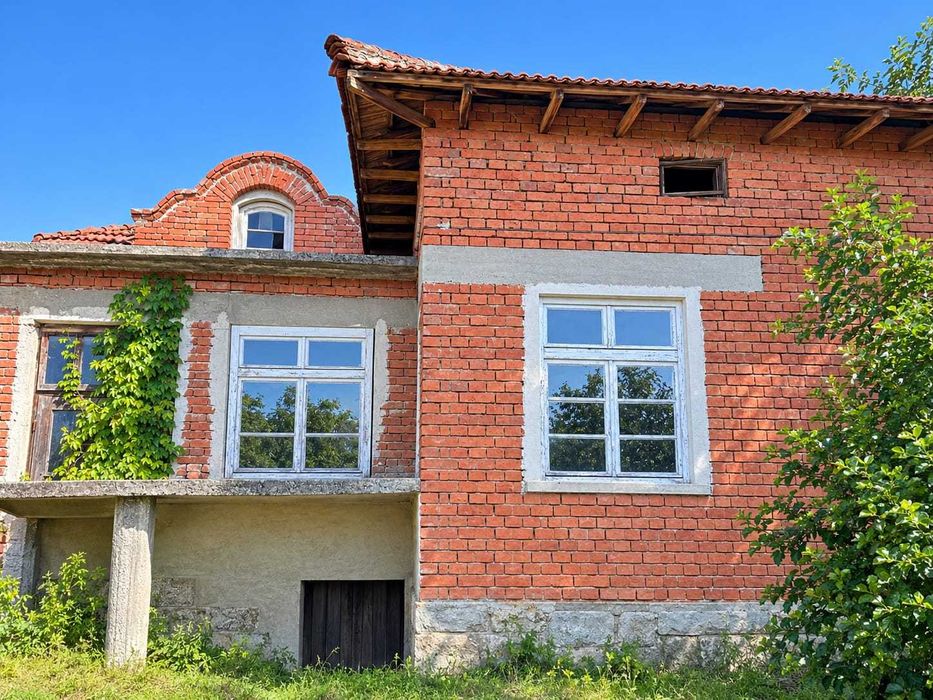 1880-Продава се къща с договор за ФЕЦ в с. Равно!