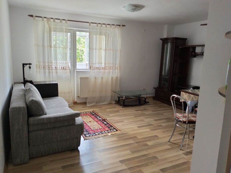 Inchiriez apartament 3 camere