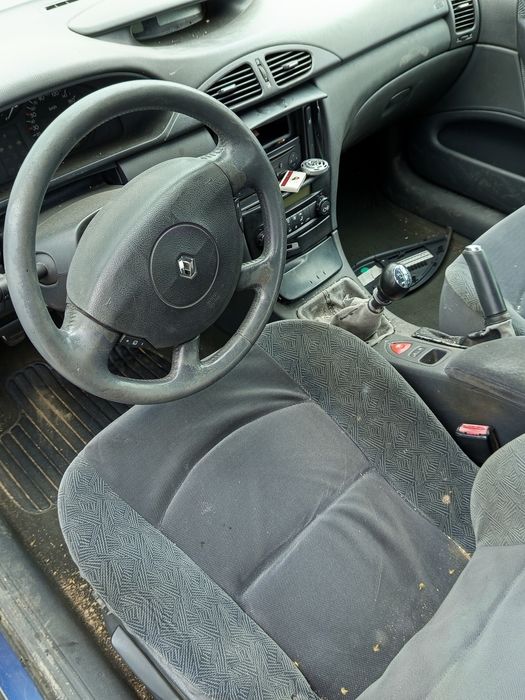Рено Лагуна 1.9 dti 119 кс 2002г на Части 2бр