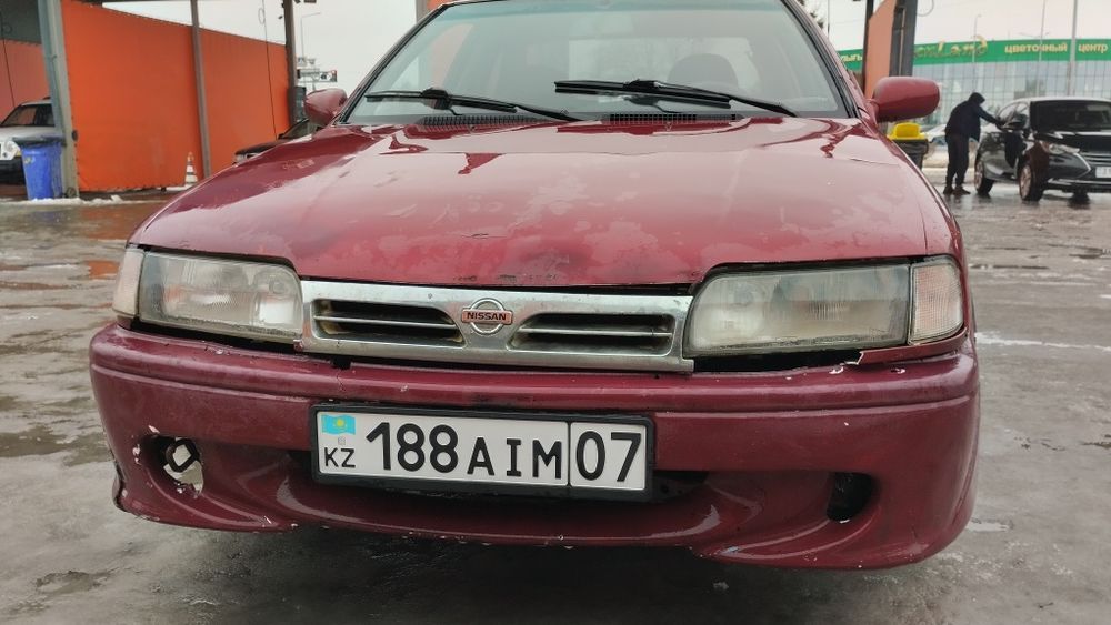 Продам машину Nissan Primera p10 1994