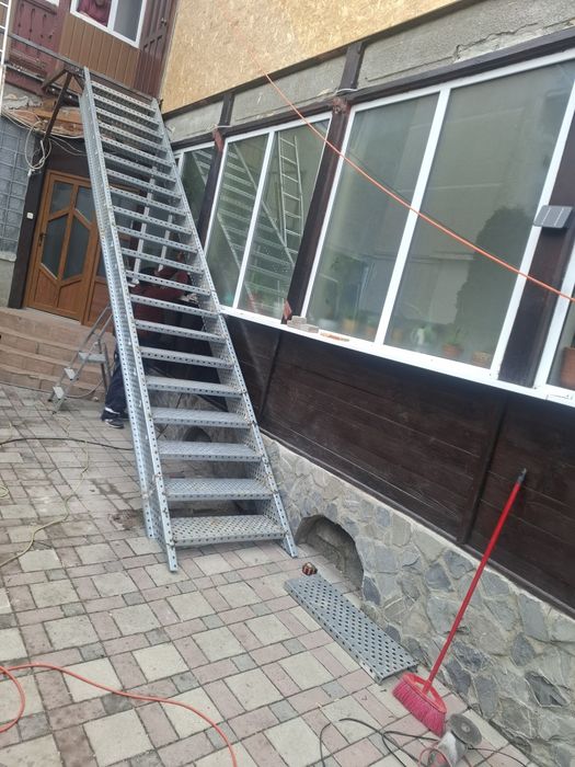 Vând scări zincate la oferirea clientului ne deplasăm ori unde in țara