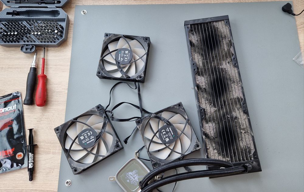 Servicii IT - Reparații și mentenanță PC, laptopuri și console
