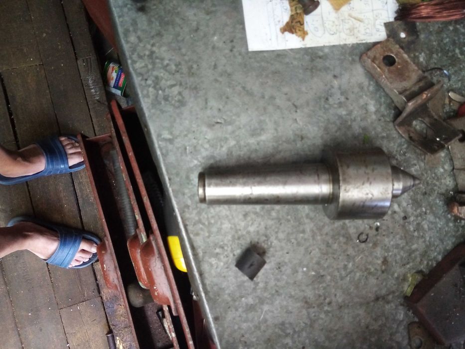 Продавам оборудване за струг и фреза