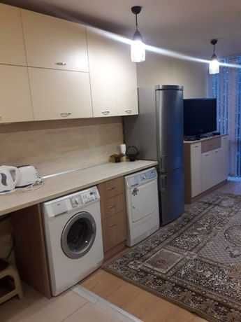 Дава се под наем Тристаен апартамент в Бургас, Център - 100 кв.м за 178.5 € - Снимка #9