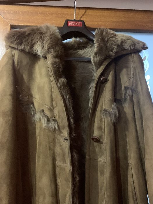 Vând cojoc dama,aproape nou,doua -trei purtări ocazional,impecabil.