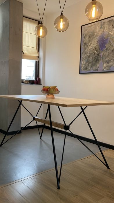 Трапезна маса.