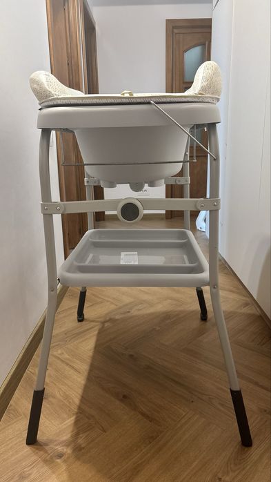 Cada Chicco cu suport si masa de infasat