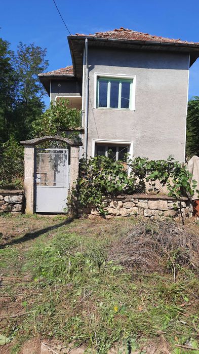 Продава се къща с.Гостиля!