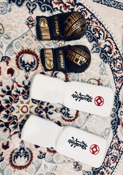 Футы, перчатки для спорта