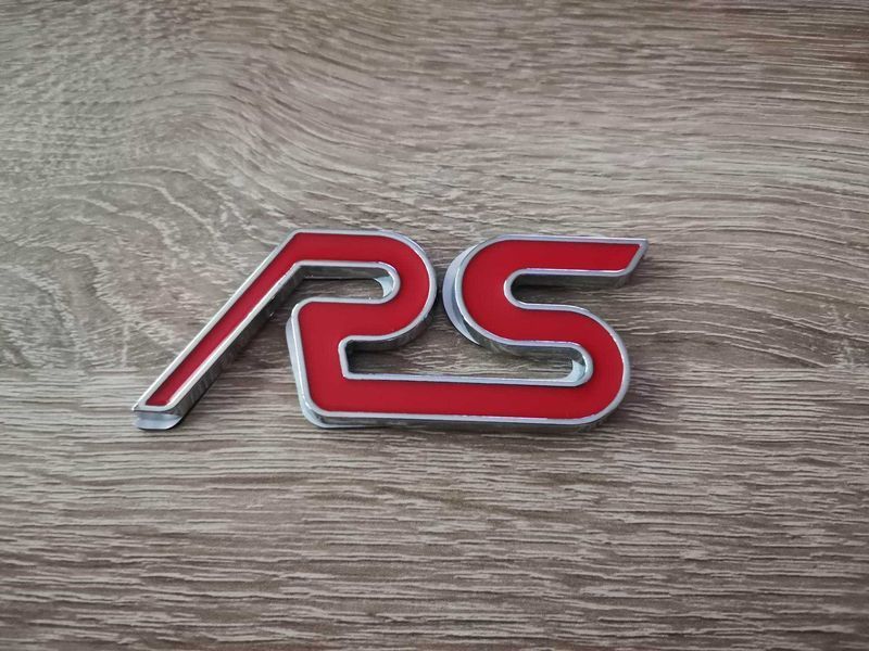 червена емблема Ford RS