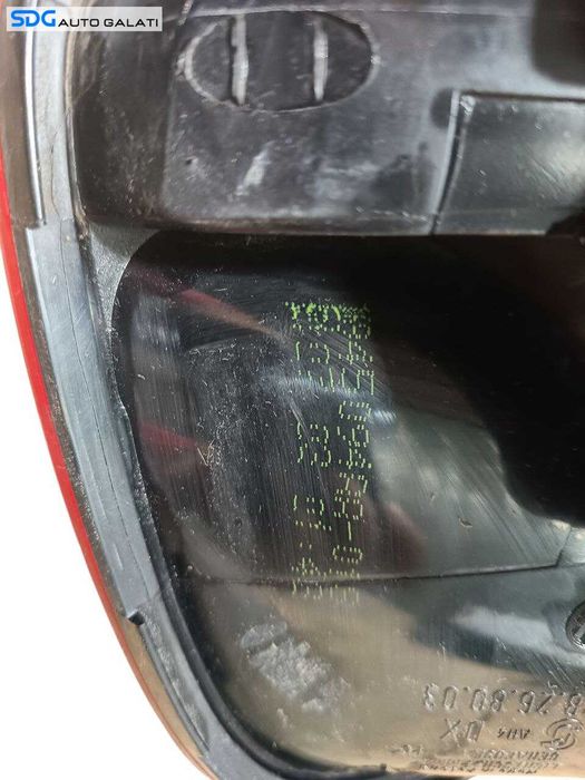 Stop Lampa Tripla Dreapta de pe Haion Portbagaj Volkswagen Touareg 7L Facelift FL 2002 - 2010 (Prezinta Microfisuri) [LS0267]