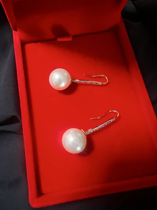 Продам серьги с бриллиантами.6.6грамм