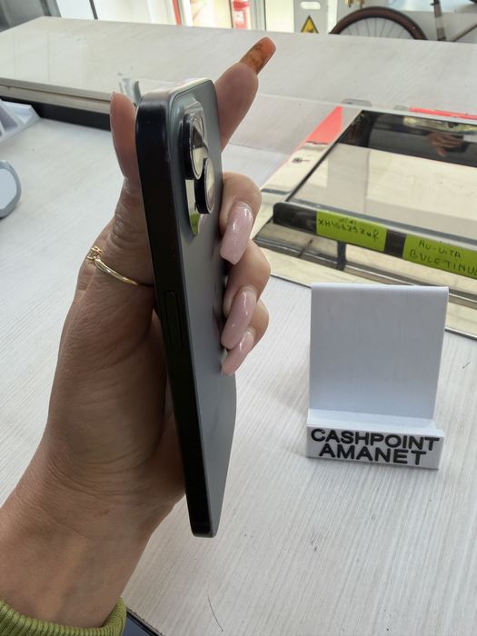 Vând iPhone 15, 128 GB, stare foarte bună de funcționare.