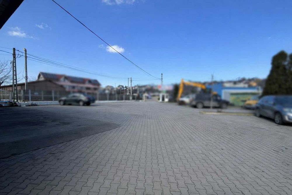 Curte pavata de inchiriat