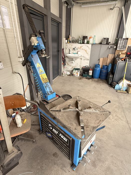 Монтаж демонтаж машина за гуми