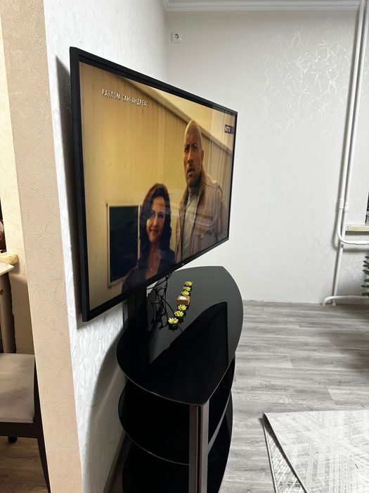 Продам тумбу под телевизор